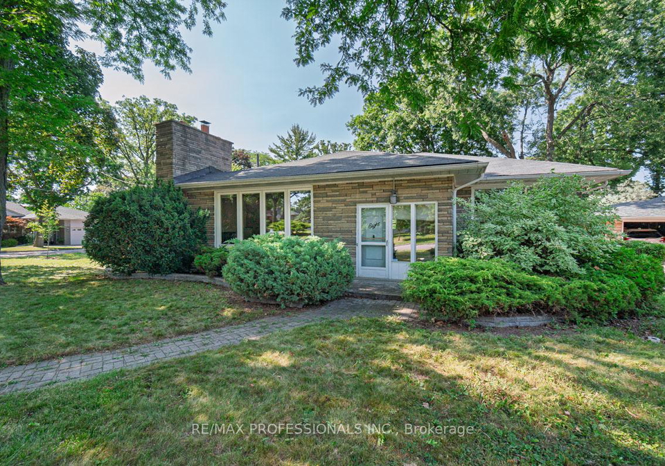 8-chantilly-gardens-north-york-ontario-w12302438