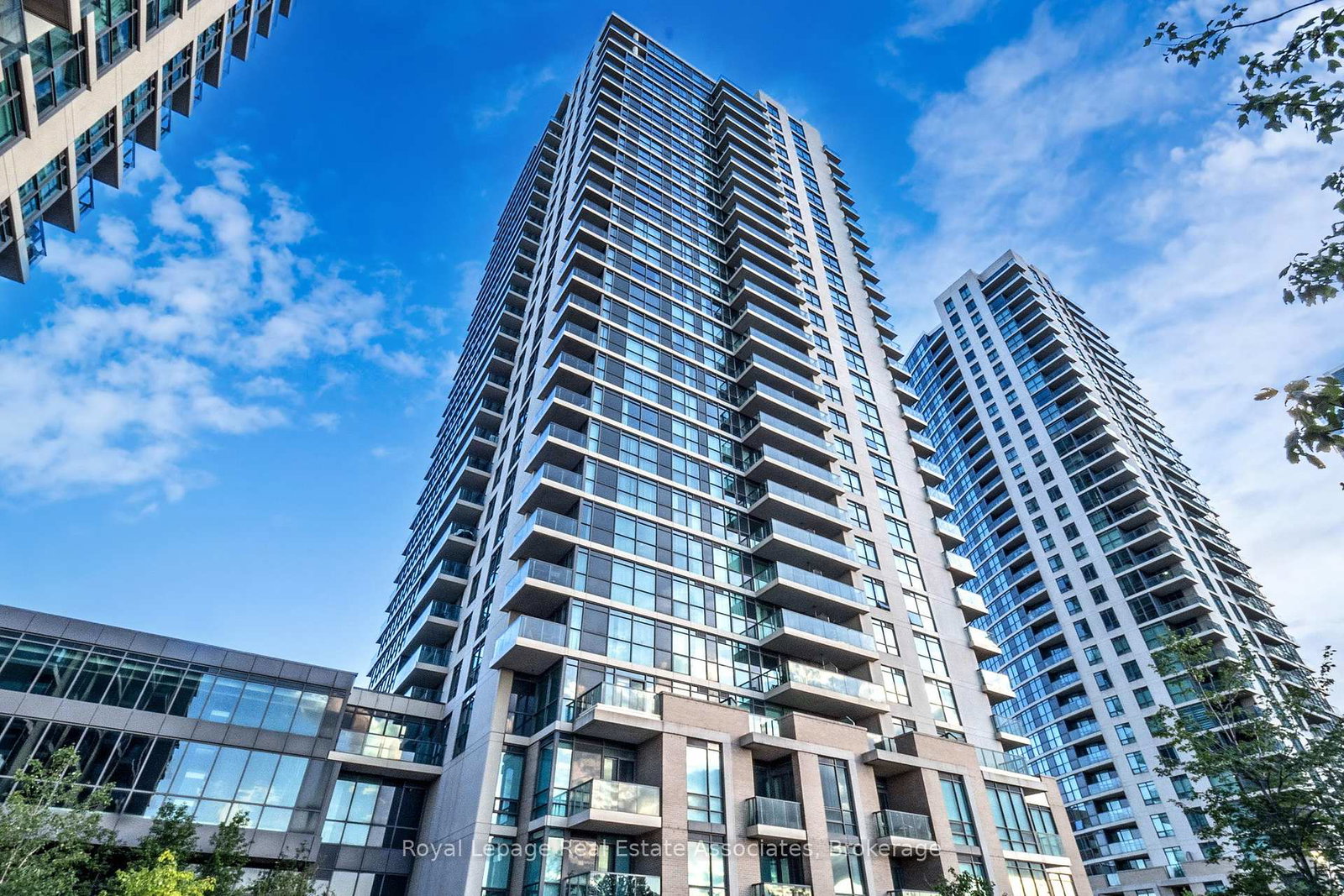 215-sherway-gardens-road-etobicoke-ontario-w12302537