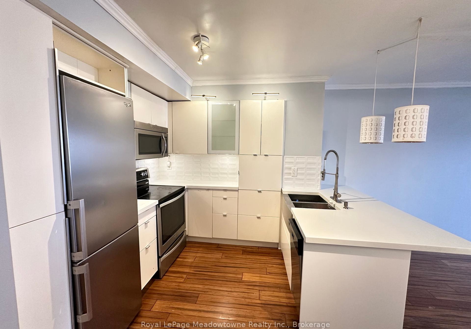 5233-dundas-street-w-w-etobicoke-ontario-w12302903