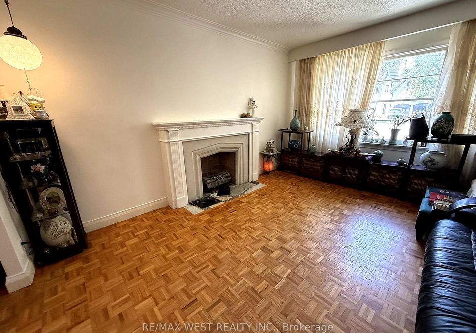 218-burnhamthorpe-road-etobicoke-ontario-w12303325