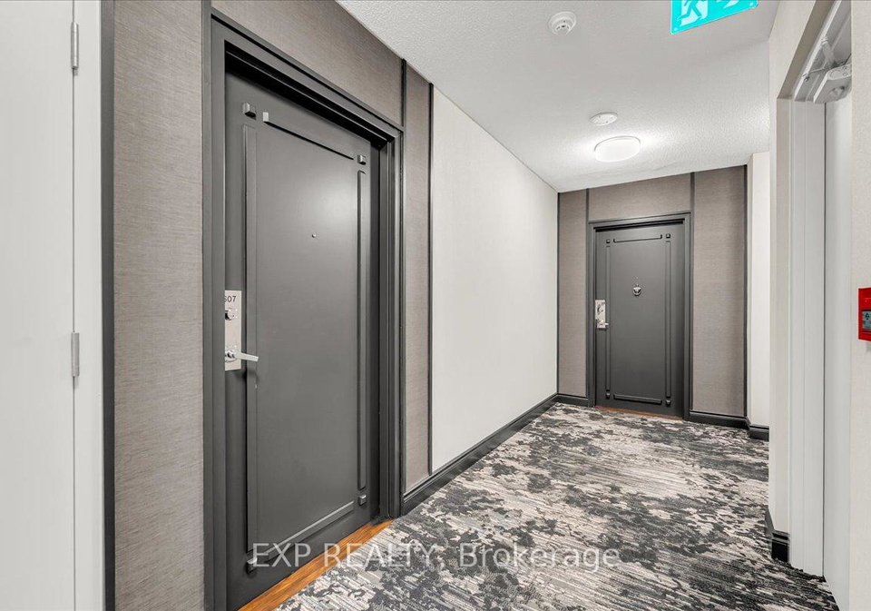 200-burnhamthrope-road-e-e-mississauga-ontario-w12303928