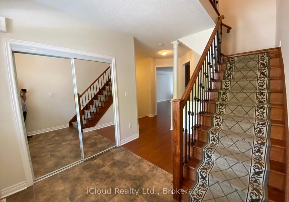 2019-trawden-way-oakville-ontario-w12304279