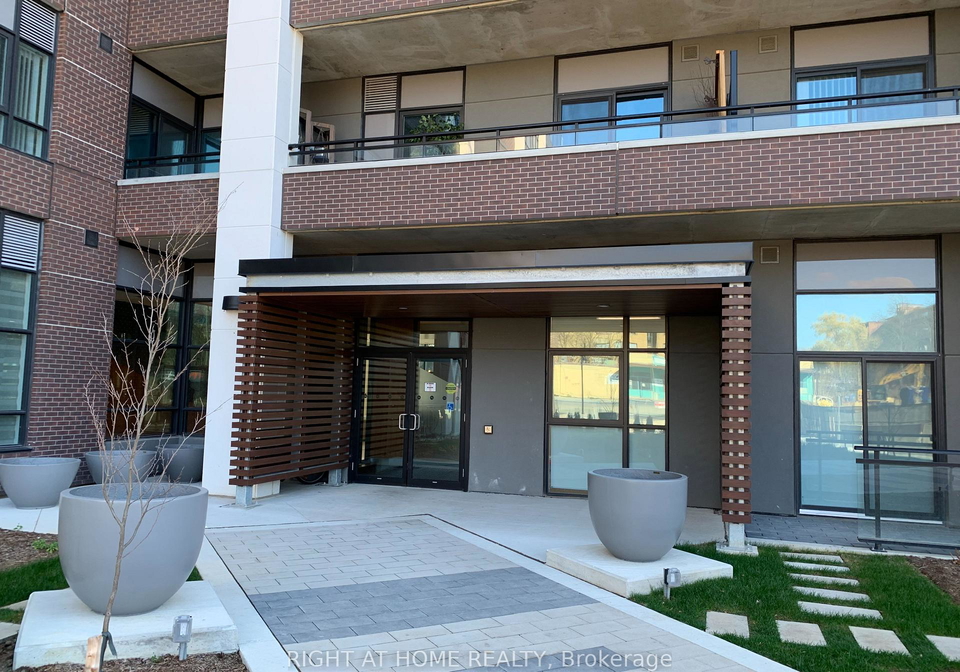 1-neighbourhood-lane-etobicoke-ontario-w12304642
