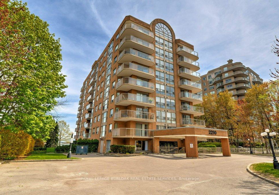 2210-lakeshore-road-burlington-ontario-w12305321