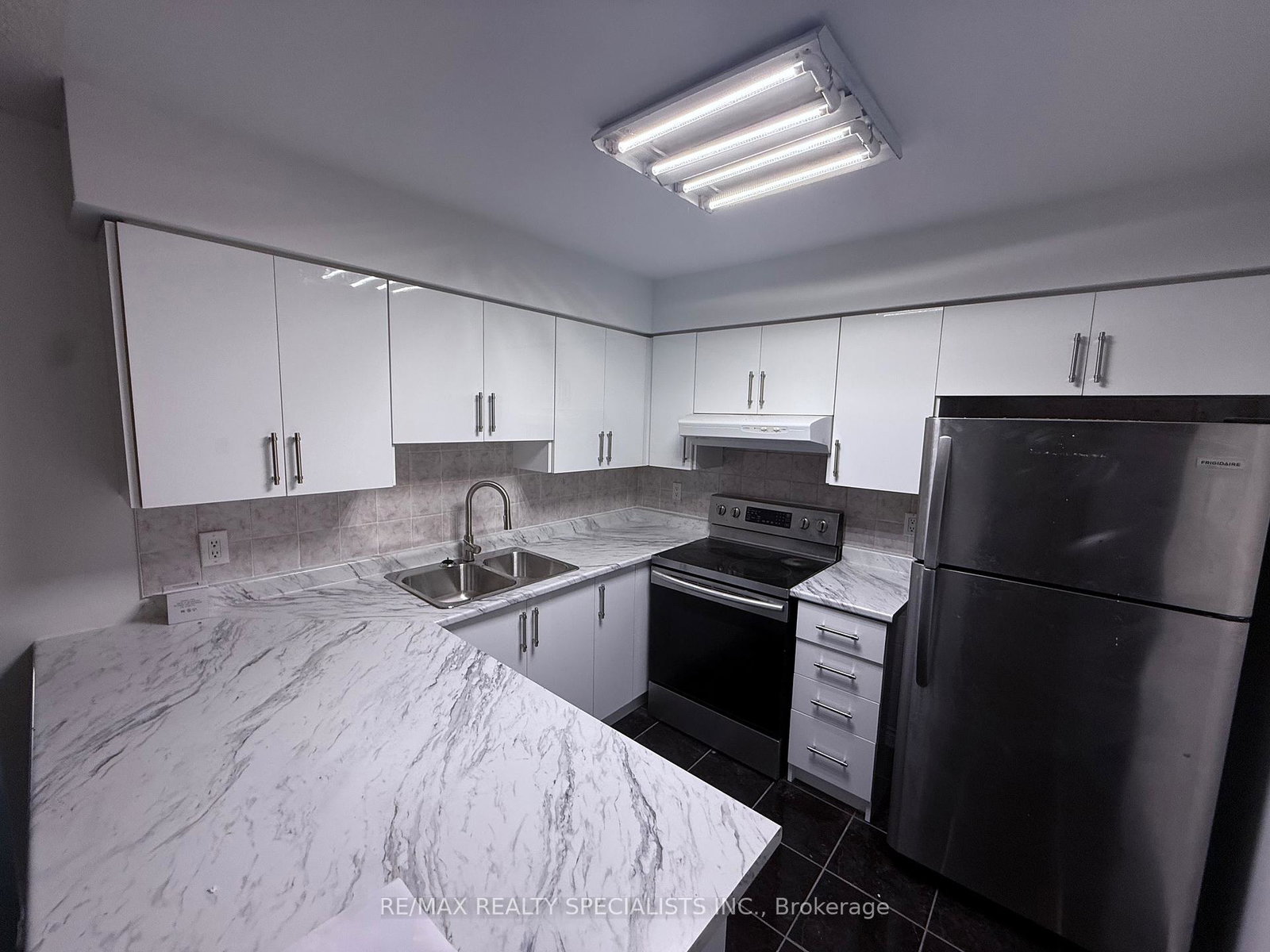 35-w-kingsbridge-garden-circle-mississauga-ontario-w12305564