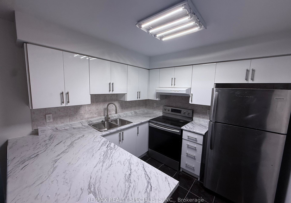35-w-kingsbridge-garden-circle-mississauga-ontario-w12305564