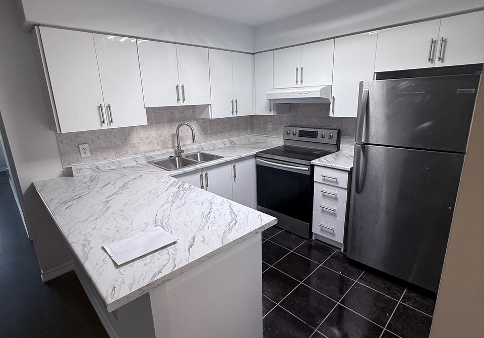 35-w-kingsbridge-garden-circle-mississauga-ontario-w12305564