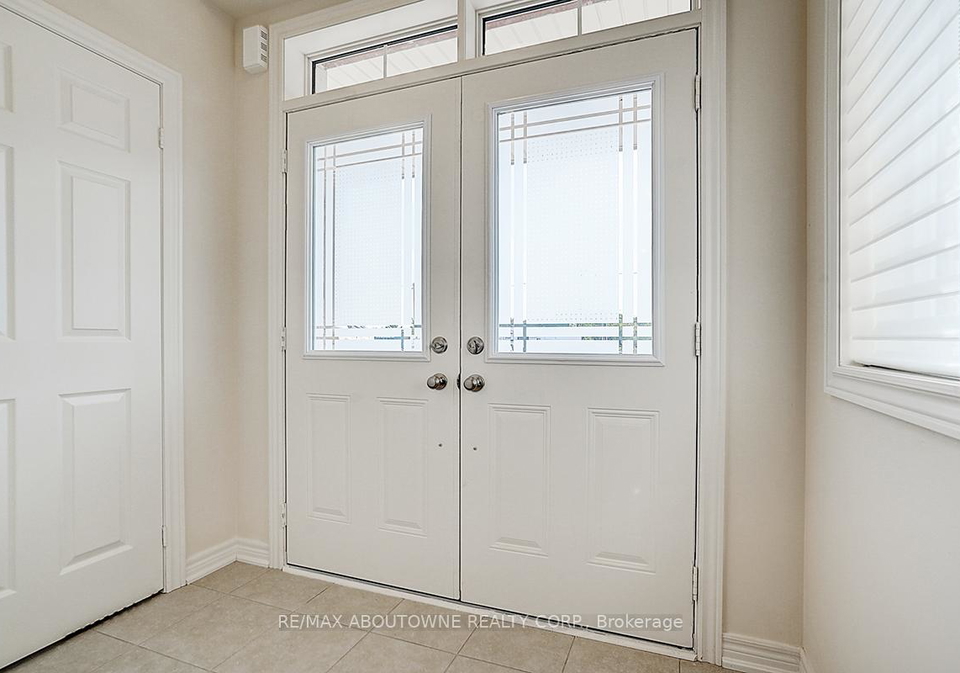 3175-crystal-drive-oakville-ontario-w12306940