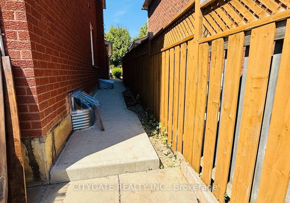 83-michigan-avenue-brampton-ontario-w12307536