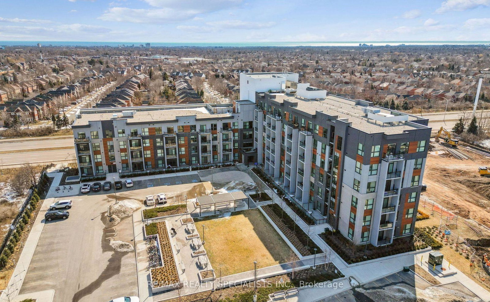 95-dundas-street-w-w-oakville-ontario-w12307844