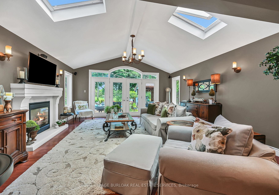 92-osborne-crescent-oakville-ontario-w12308396