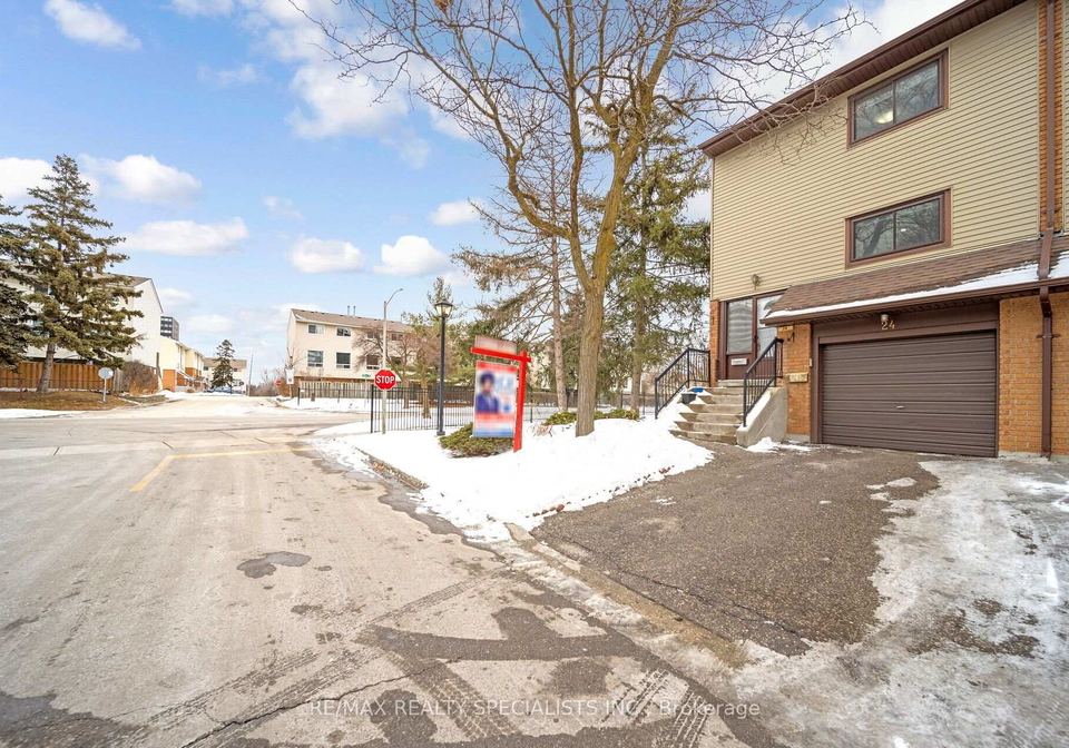 24-carleton-place-brampton-ontario-w12309009