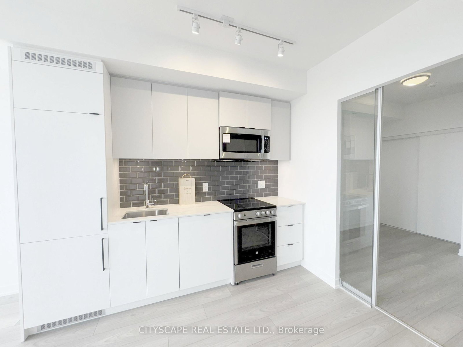 285-dufferin-street-toronto-ontario-w12309014