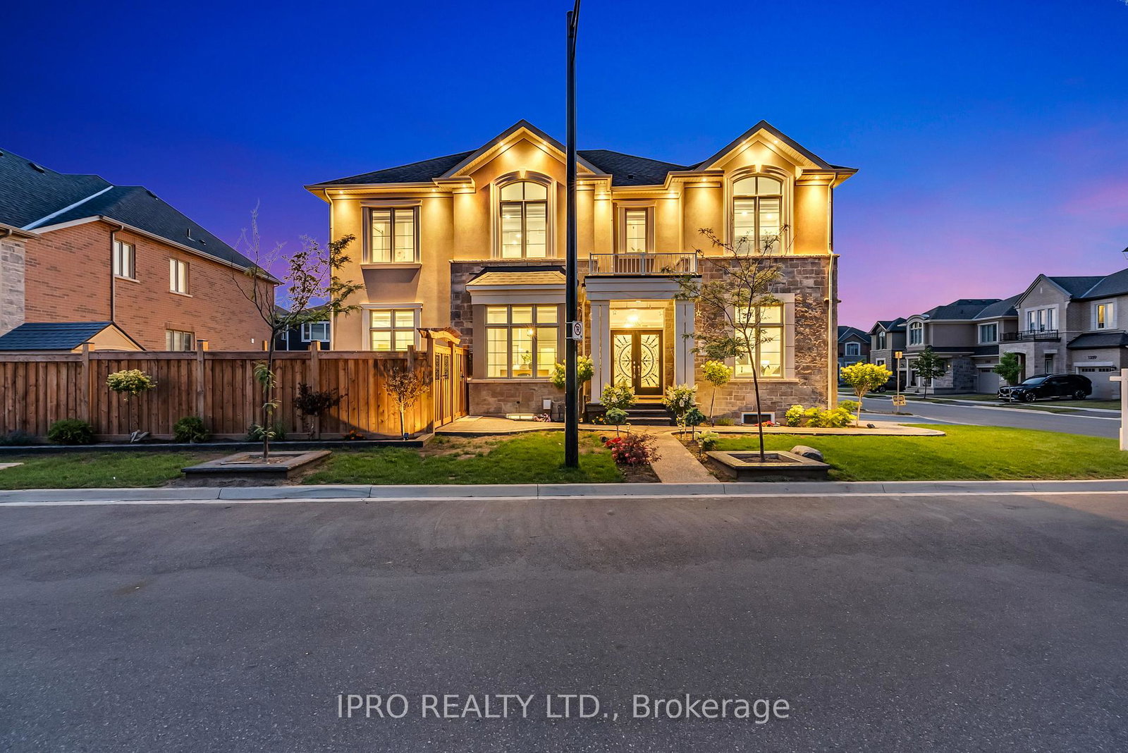 1366-lobelia-crescent-milton-ontario-w12309195
