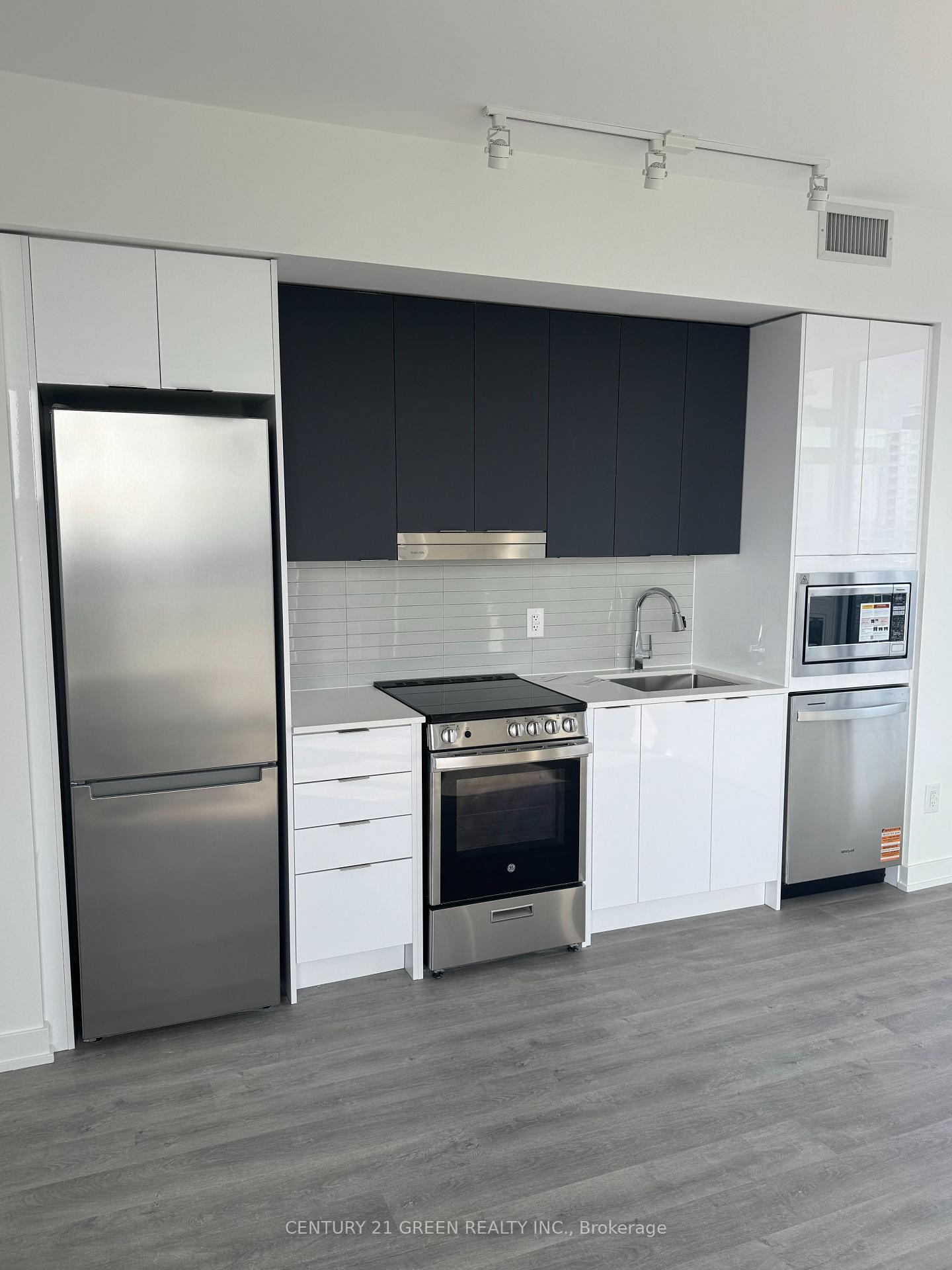 5105-hurontario-street-mississauga-ontario-w12311368