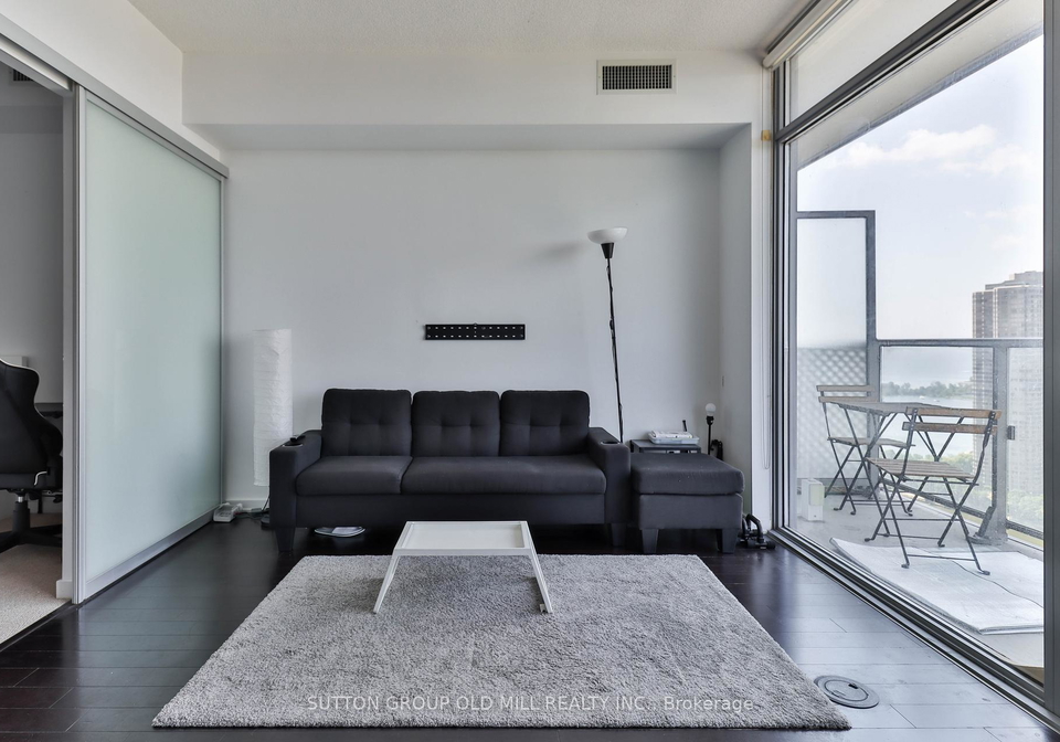 105-the-queensway-na-toronto-ontario-w12311799