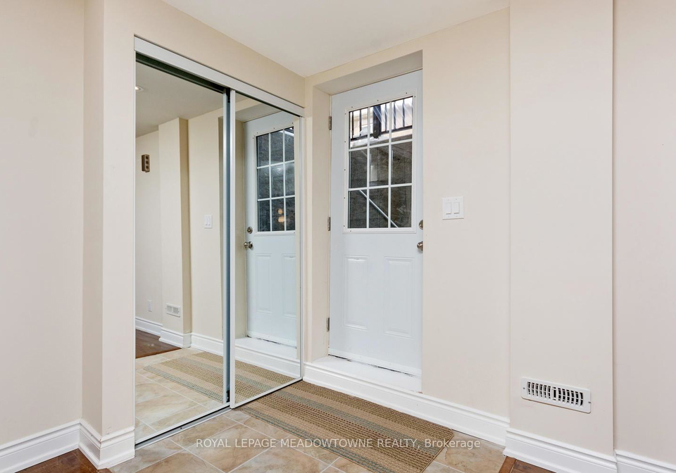 355-mccartney-crescent-milton-ontario-w12312009