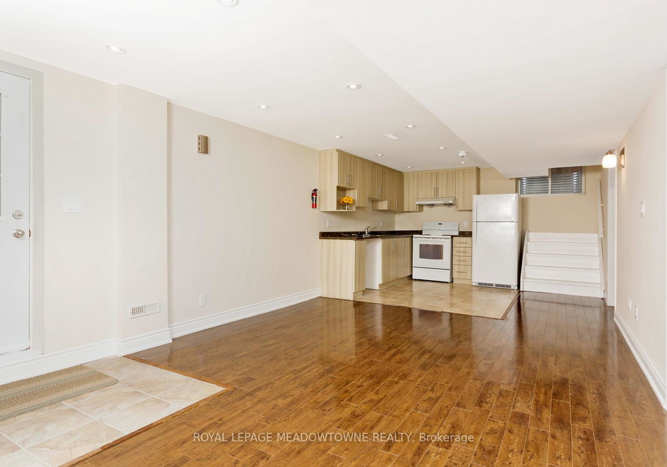355-mccartney-crescent-milton-ontario-w12312009