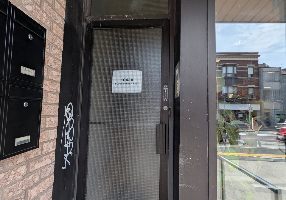 1042a-bloor-street-w-w-toronto-ontario-w12313175
