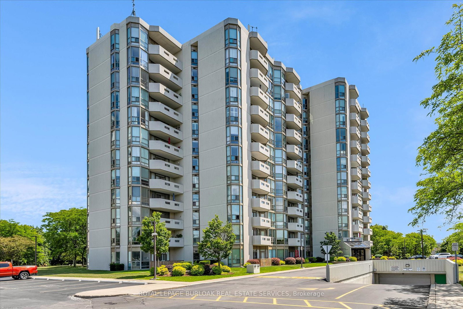 5070-pinedale-avenue-burlington-ontario-w12313325