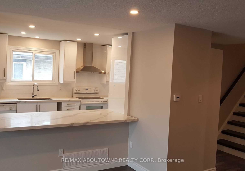 2499-cobbinshaw-circle-mississauga-ontario-w12313615