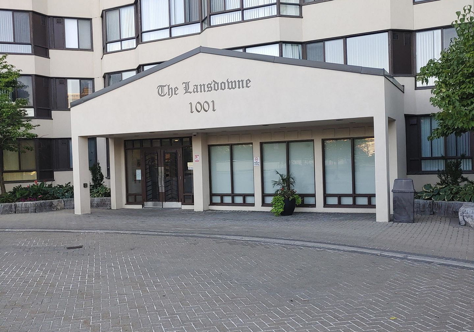 1001-cedarglen-gate-mississauga-ontario-w12314136