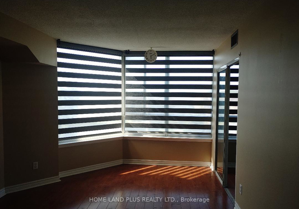 1001-cedarglen-gate-mississauga-ontario-w12314136