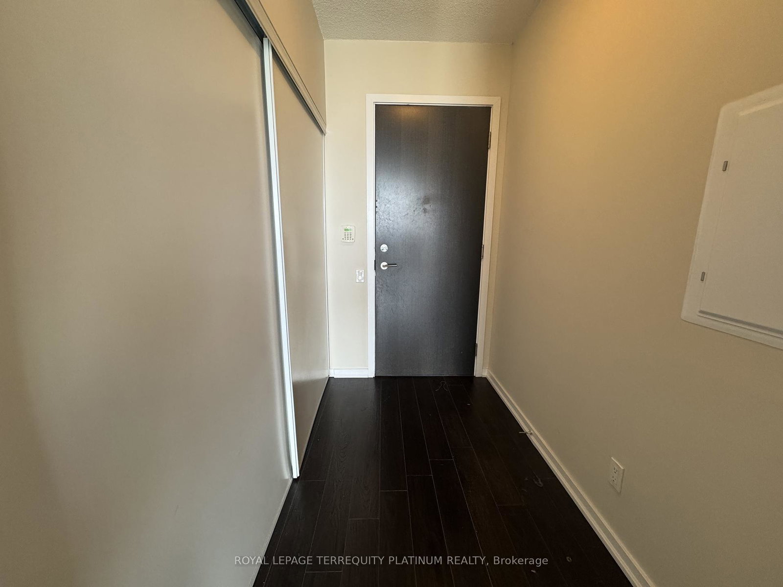 105-the-queensway-na-toronto-ontario-w12314218