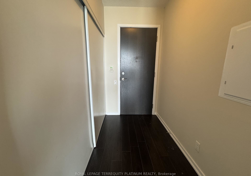 105-the-queensway-na-toronto-ontario-w12314218