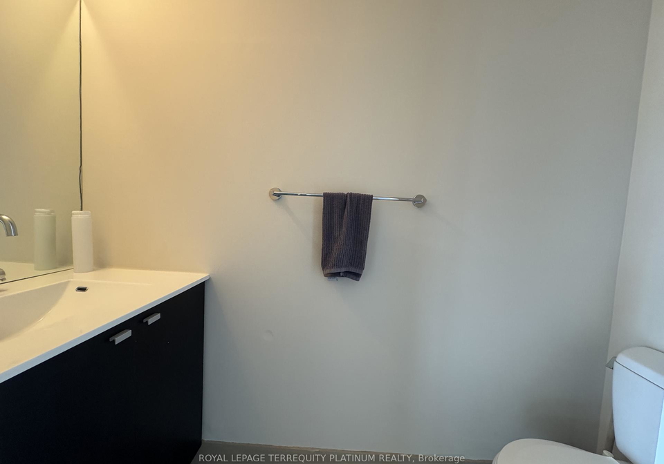 105-the-queensway-na-toronto-ontario-w12314218