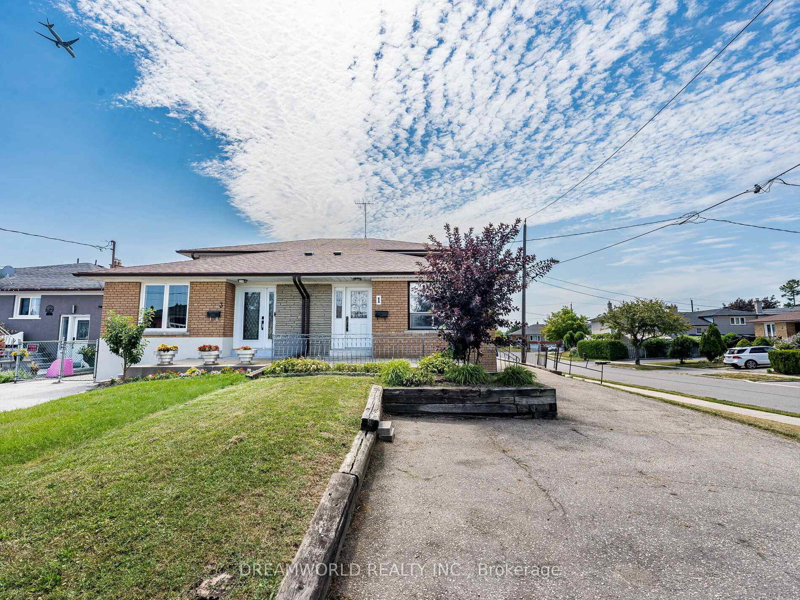 1-friary-court-york-ontario-w12314967