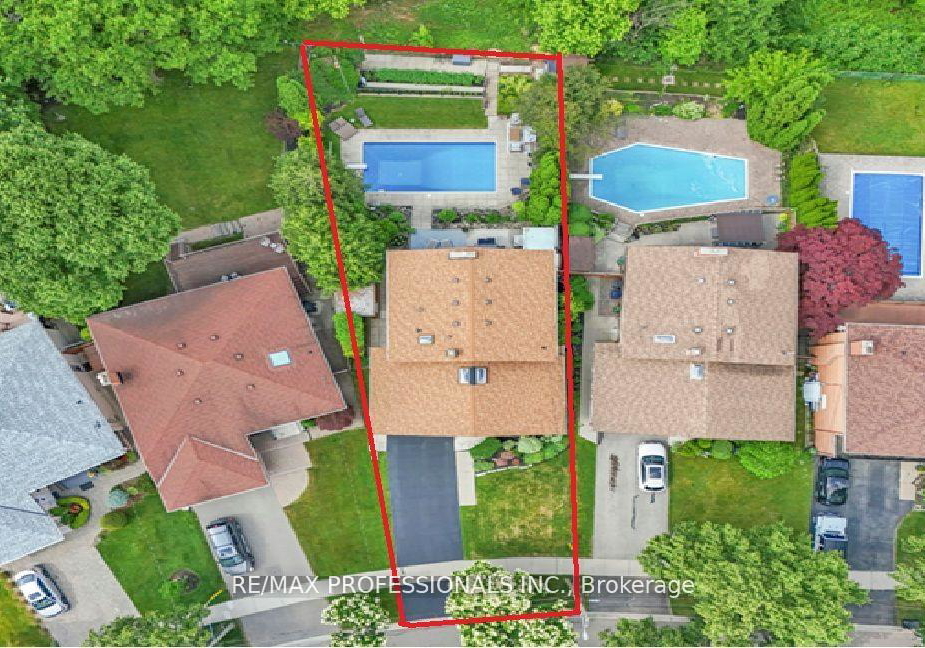 53-decarie-circle-etobicoke-ontario-w12315065