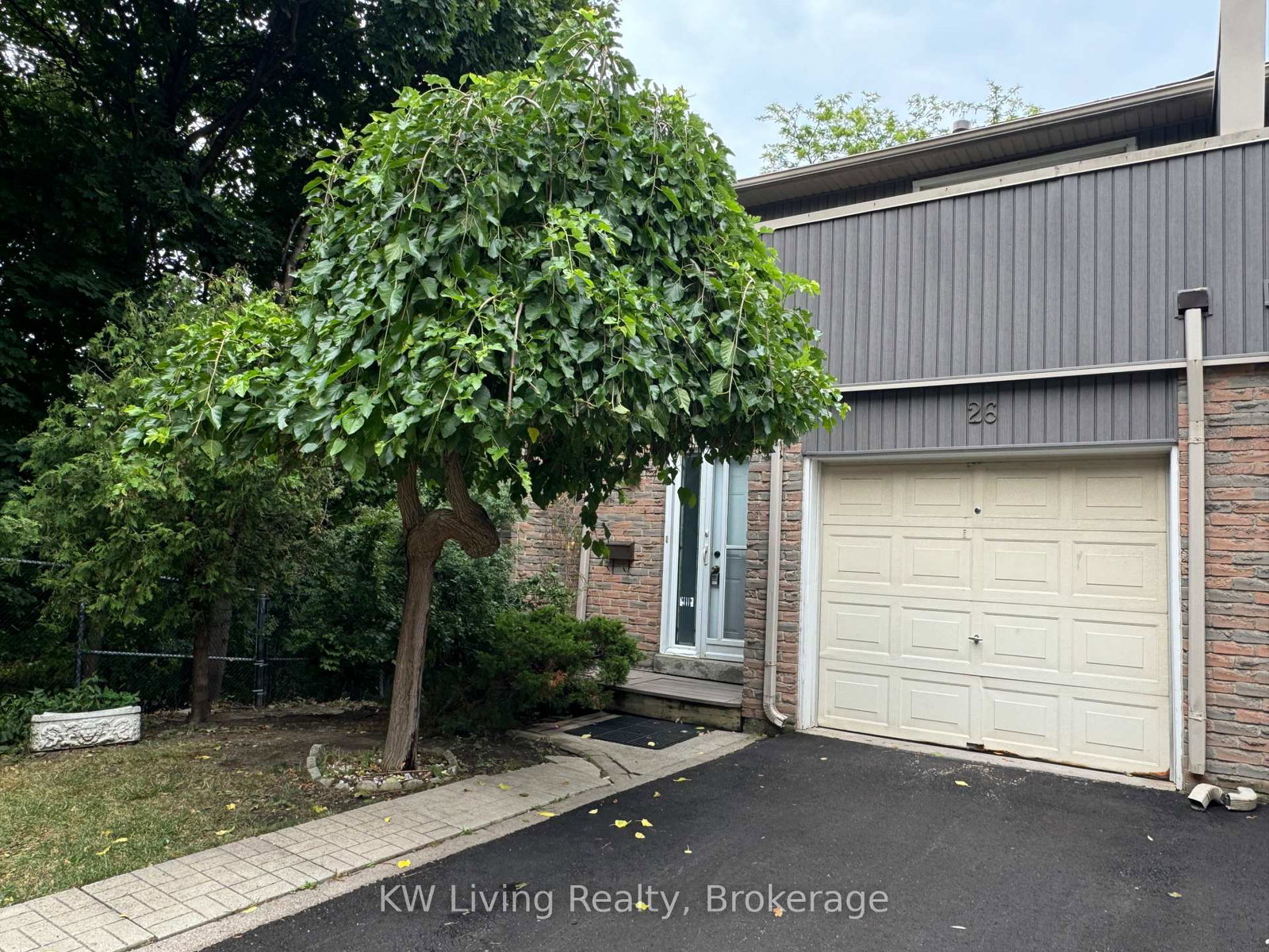 900-dundas-street-w-w-mississauga-ontario-w12315420