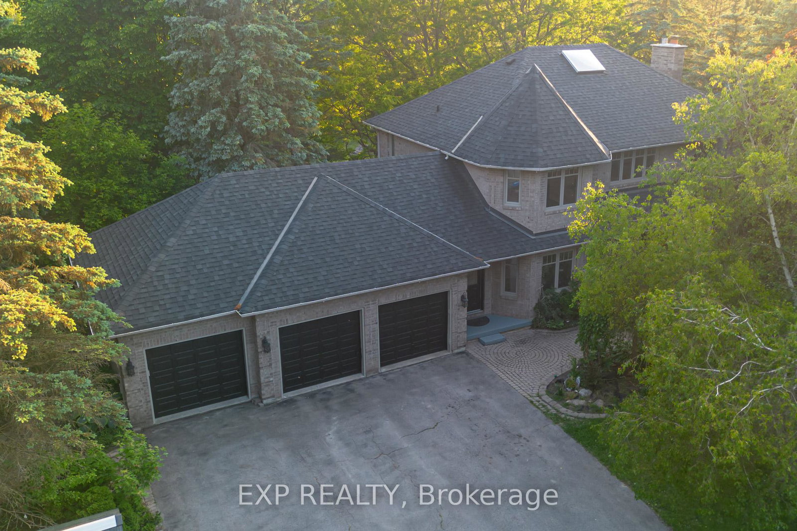 8-humber-trail-caledon-ontario-w12315667