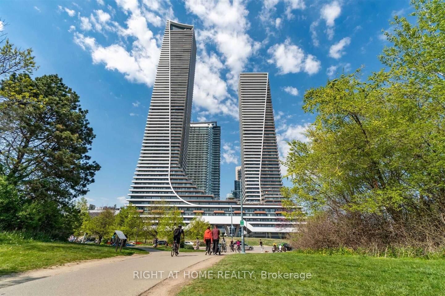 30-shore-breeze-drive-etobicoke-ontario-w12316481