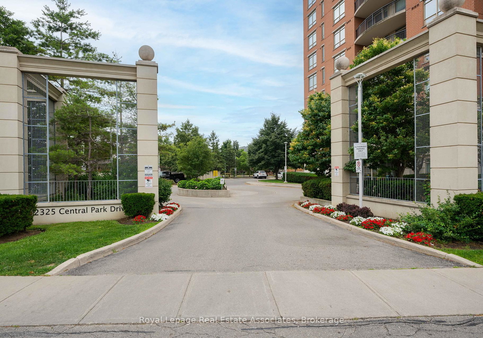 2325-central-park-drive-oakville-ontario-w12317487