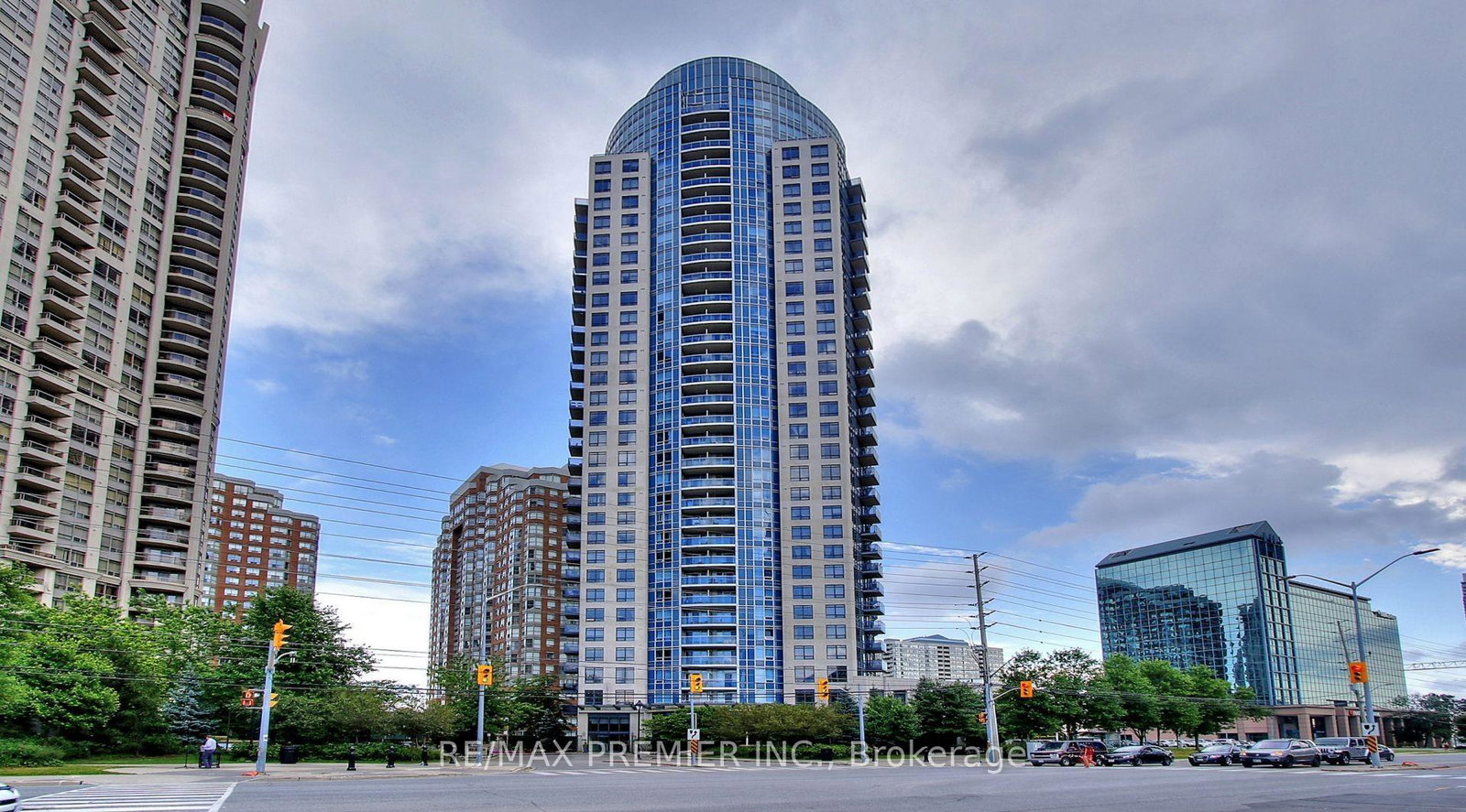 330-burnhamthorpe-road-w-w-mississauga-ontario-w12317930