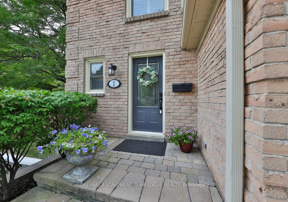 541lakeshore-road-burlington-ontario-w12318469