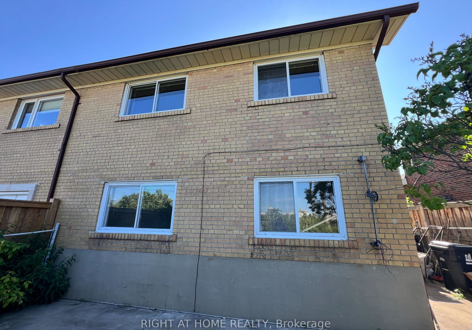 21-featherwood-place-etobicoke-ontario-w12318684