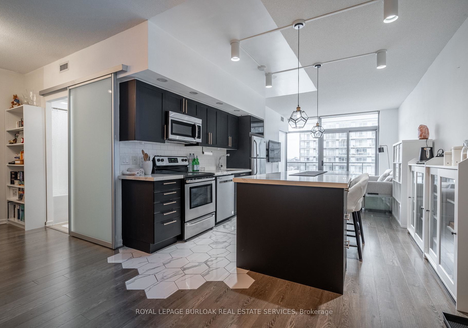 105-the-queensway-na-toronto-ontario-w12320368