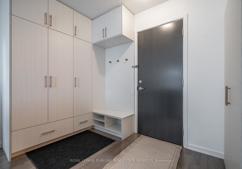105-the-queensway-na-toronto-ontario-w12320368