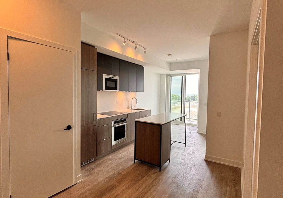 220-missinnihe-way-mississauga-ontario-w12320927