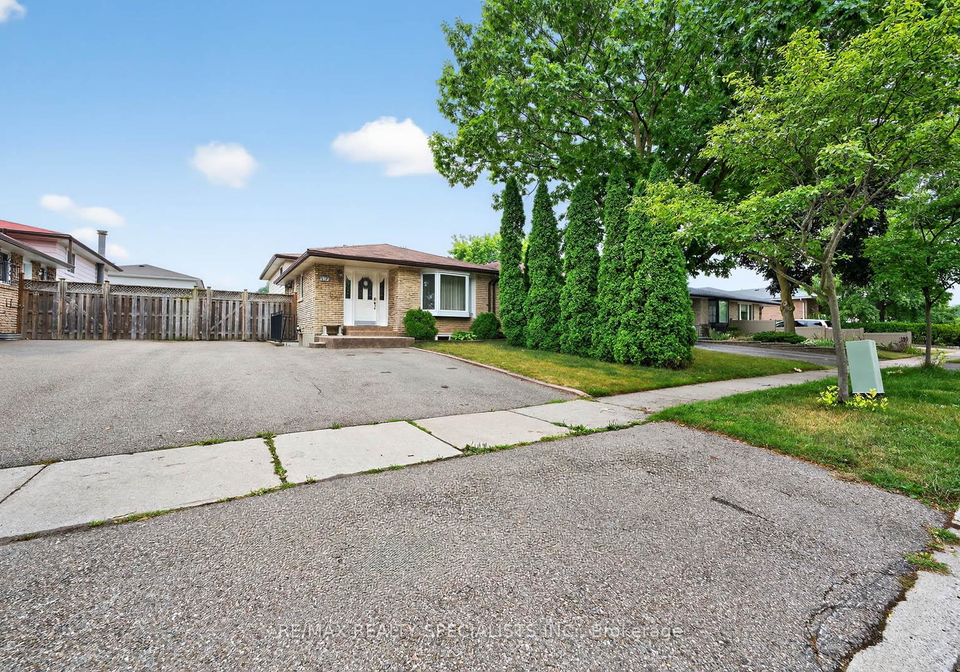 1912-bonnymede-drive-mississauga-ontario-w12321909