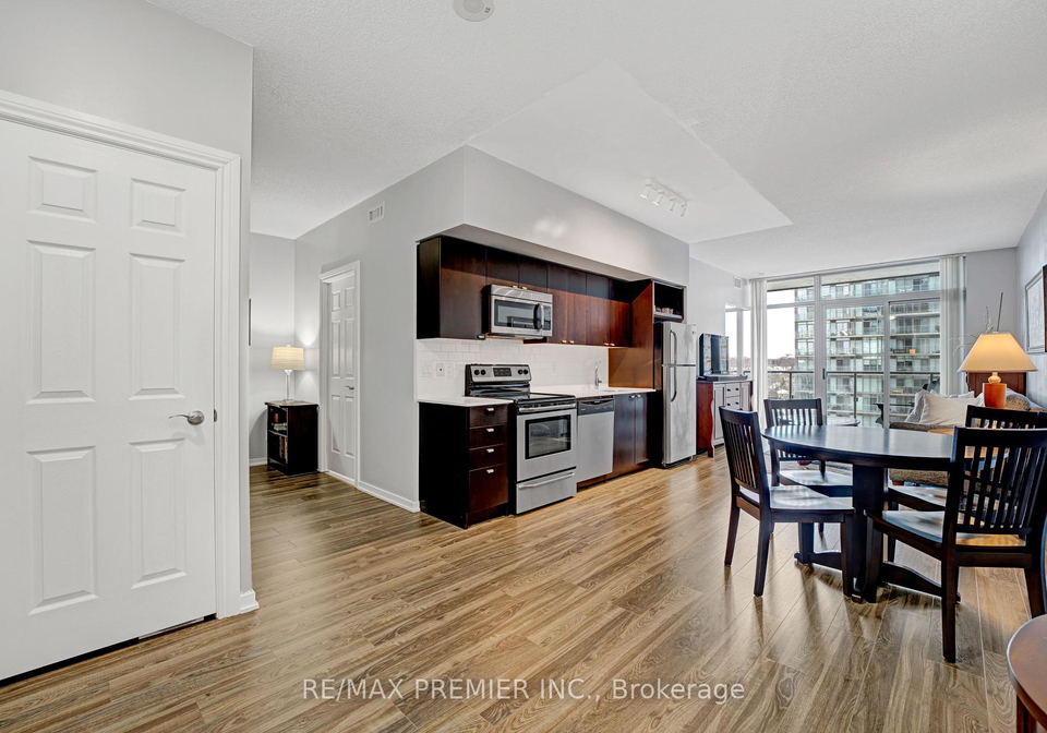 105-the-queensway-na-toronto-ontario-w12322267