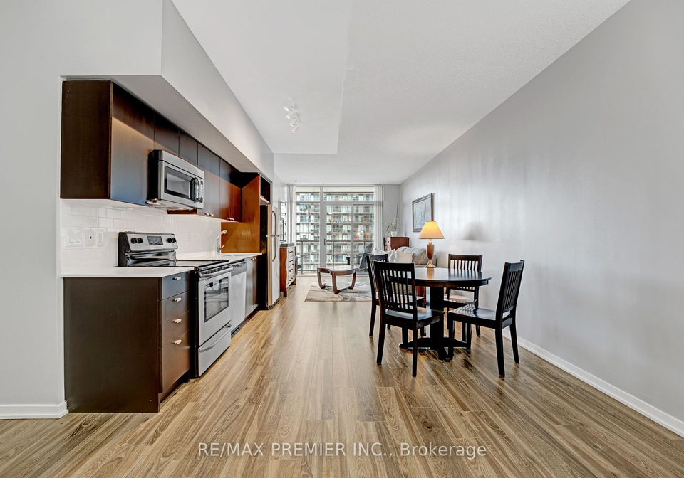105-the-queensway-na-toronto-ontario-w12322267