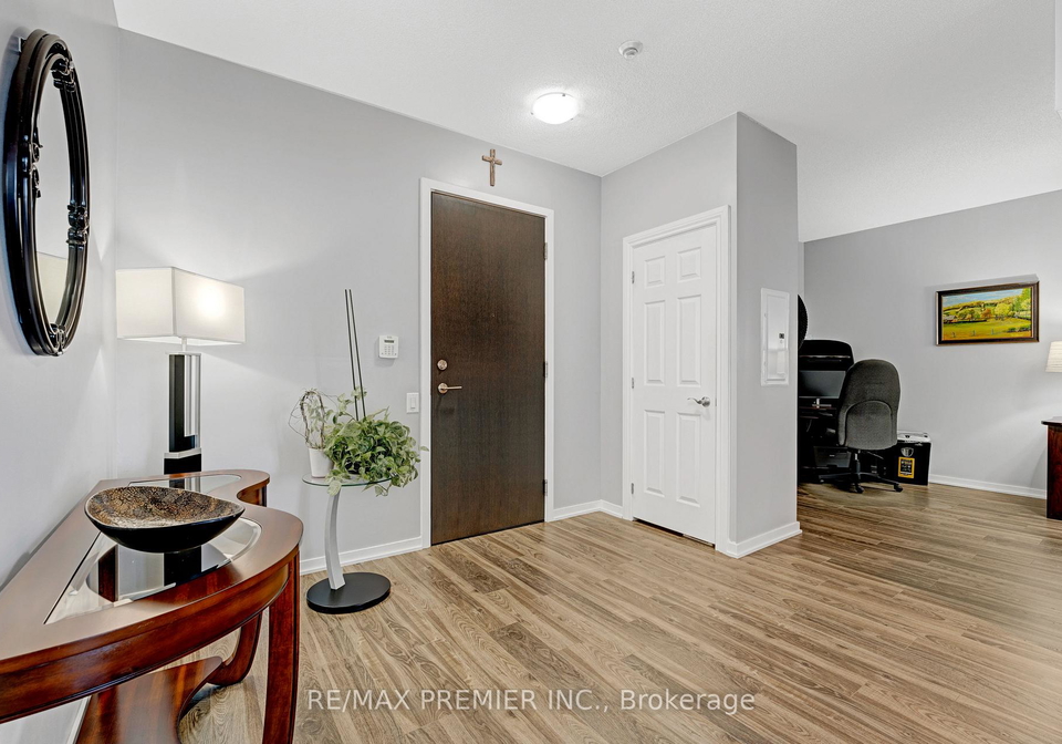 105-the-queensway-na-toronto-ontario-w12322267