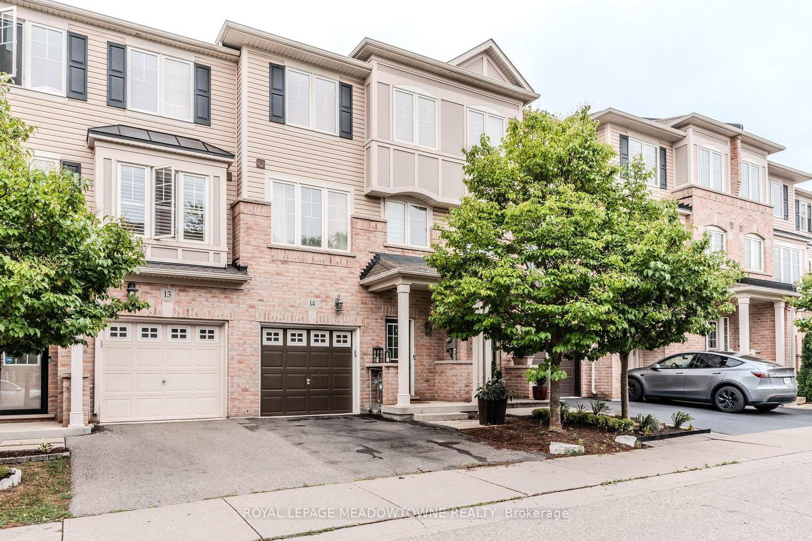2006-trawden-way-oakville-ontario-w12322546