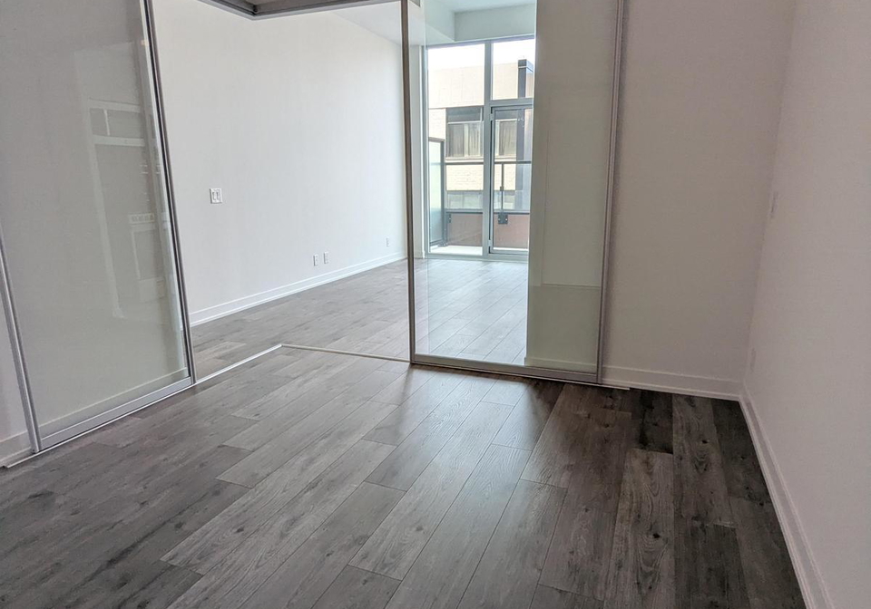 285-dufferin-street-toronto-ontario-w12322800