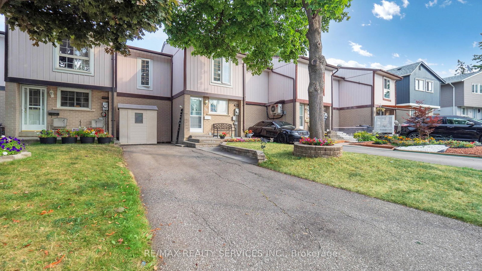 16-jennifer-square-brampton-ontario-w12323537