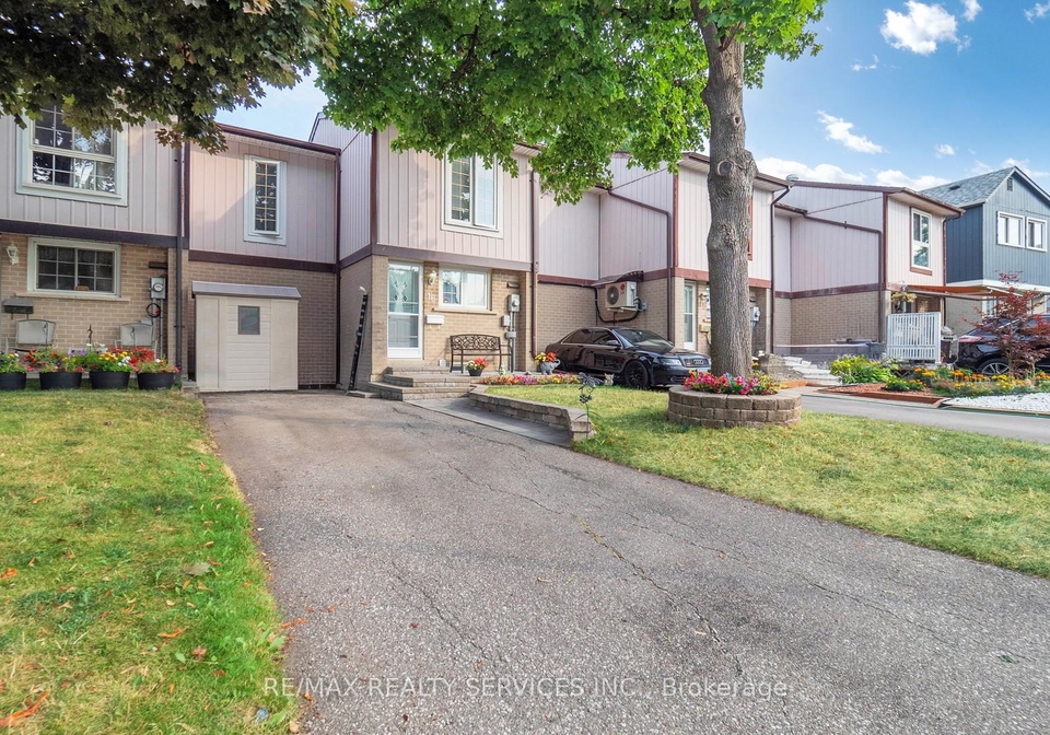16-jennifer-square-brampton-ontario-w12323537